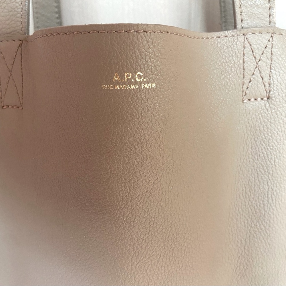 A.P.C. CABOS MAIKO GRAINED LEATHER TOTE/ TAUPE- rare APC find- ret $585.EUC